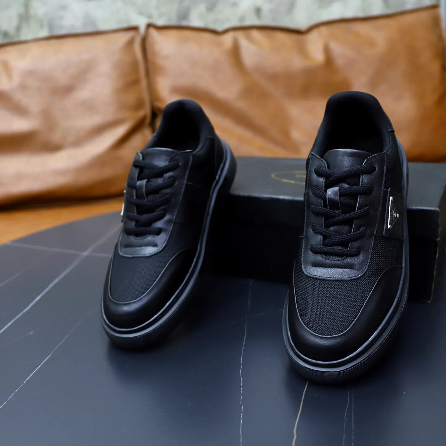 Ex-factory price: 462💰🙅‍♂️🙅‍♂️🙅‍♂️ Brand: PRADA Standard code: 38-44 (45 customized) Grade: Same as the official website Material: Original material splicing Comfortable and breathable lining Lightweight and wear-resistant sports outsole Style category: Men's fashionable casual shoes Running sneakers Distinguished luxury brand elements Top luxury Color: actual picture color